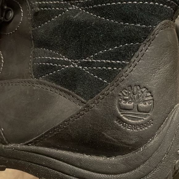Timberland womens black primaloft 200 tall boot. Lace up. Bottom is waterproof. - Picture 6 of 8
